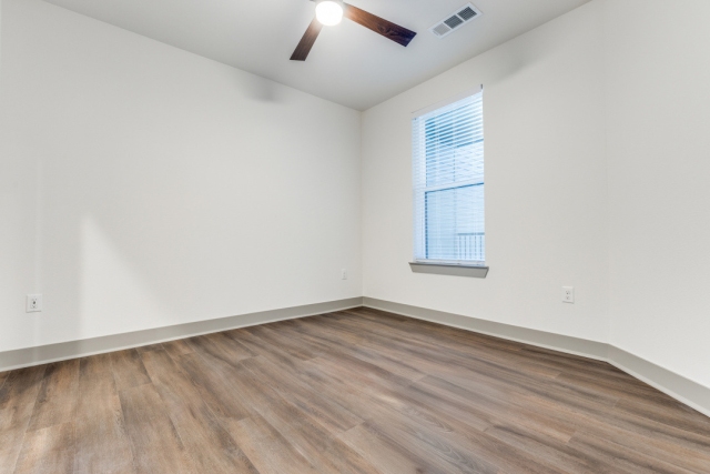 unfernished room 2