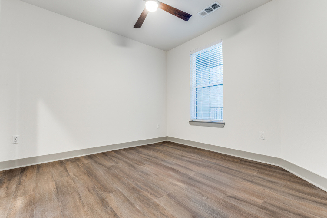 unfernished room 2